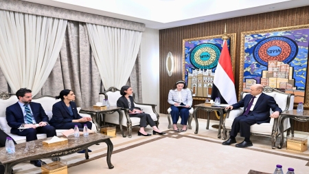 الرياض: بريطانيا ترحّب بجهود خفض التصعيد وتجدد دعمها للحكومة ومجلس القيادة