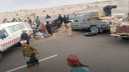 اليمن: مصرع مدني وإصابة أربعة في تصادم مركبتين بمحافظة أبين