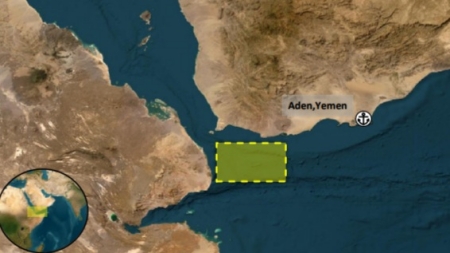 لندن: تحذير بريطاني من نشاط مريب قبالة السواحل اليمنية بعد اقتراب زوارق مسلحة من سفينة تجارية