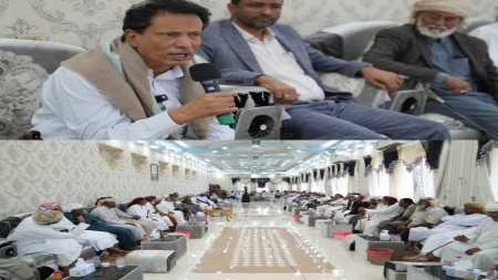 اليمن: محافظ المهرة يعقد لقاءً تشاورياً مع الشيوخ والأعيان لتعزيز التهدئة بعد سيطرة قوات الانتقالي
