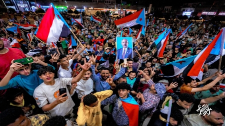 اليمن: “الانتقالي” يلوّح بإعلان حكومة موازية في الجنوب وسط تصعيد سياسي وأمني