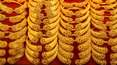 اقتصاد: أسعار الذهب ترتفع إلى مستوى قياسي مع تصاعد التوتر بين أميركا وفنزويلا