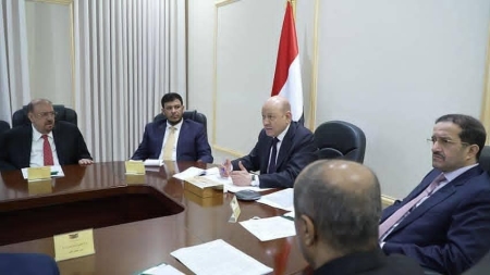 اليمن: الرئيس العليمي يطلب من التحالف حماية المدنيين ودعم التهدئة شرق البلاد