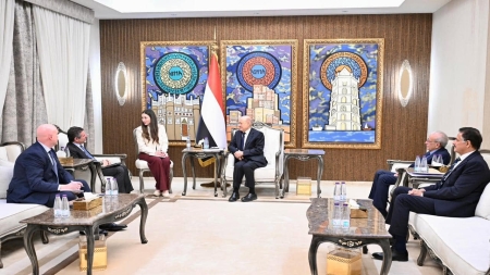 اليمن: العليمي يقول إن "تمرد" الانتقالي يهدد بتحويل البلاد إلى بؤرة اضطراب إقليمي