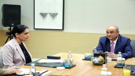 اليمن: رئيس الوزراء يؤكد التزام الحكومة بإنفاذ القرارات السيادية