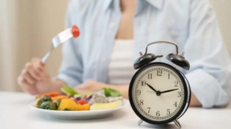 صحة: الإفطار بعد التاسعة صباحًا يرفع خطر أمراض القلب