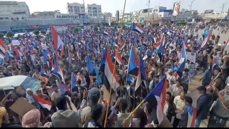 اليمن: تظاهرة مؤيدة للمجلس الانتقالي الجنوبي في عدن بعد يوم من إعلان حله