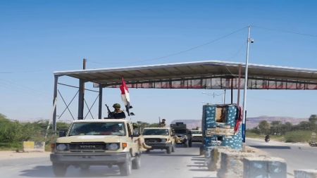 اليمن: قوات درع الوطن تعيد فتح طريق شحير–الشحر في المكلا بشكل دائم