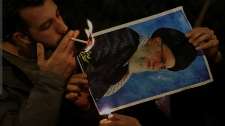 تحليل: لماذا لا يزال النظام الديني في إيران صامدا رغم احتدام الاحتجاجات