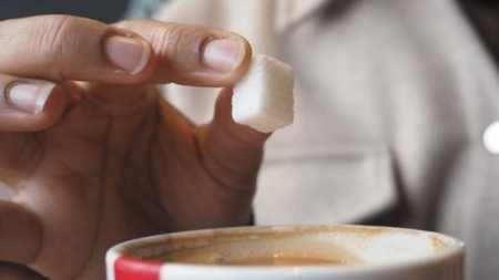 صحة: انتبه للسكر المضاف.. فالمخاطر تتجاوز توقعاتك