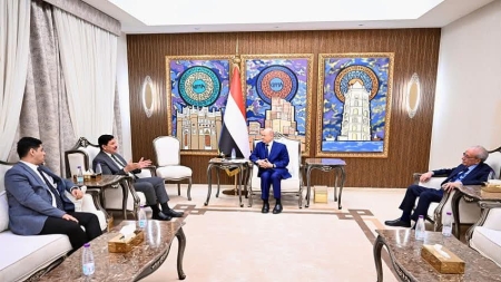 اليمن: الرئيس العليمي يحث لجنة التحقيق على توسيع التحقيق في السجون غير الشرعية