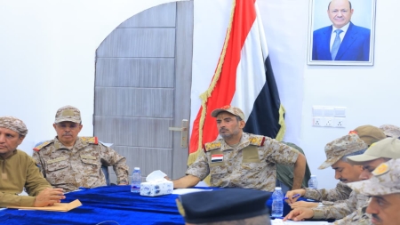 اليمن: رئيس هيئة الأركان يشدد على رفع الجاهزية القتالية وتدشين العام التدريبي 2026