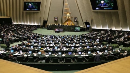 طهران: ايران تتمسك بالتخصيب.. والبرلمان يبحث المفاوضات مع أميركا