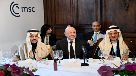 ميونيخ: العليمي يدعو لاندماج اليمن في مجلس التعاون الخليجي ويقترح “خطة مارشال” لإعادة الإعمار