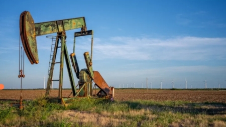 اقتصاد: النفط يتجه لتسجيل أول أسبوعين متتاليين من الخسائر في 2026