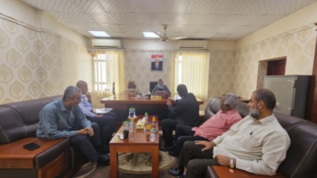 اليمن: وزيرة الشؤون القانونية تبدأ مهامها من عدن وتوجه بتحديث التشريعات لدعم الاستثمار