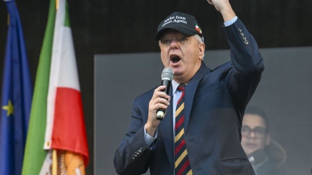 واشنطن: سيناتور أمريكي يهاجم قادة الخليج ويشبّه خامنئي بهتلر