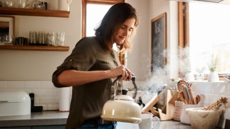 صحة: إنقاص الوزن وادعاءات أخرى.. ما هي فوائد شرب الماء الساخن؟