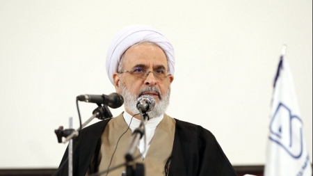 طهران: علي رضا أعرافي.. رجل المؤسسة الدينية في مجلس القيادة الإيراني المؤقت