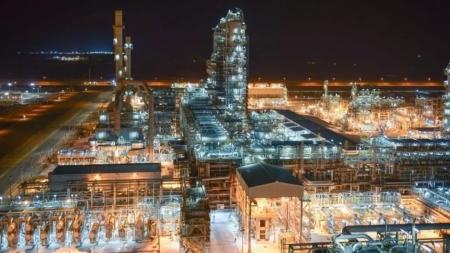 مسقط: مسيرات تستهدف أحد خزانات الوقود بميناء الدقم