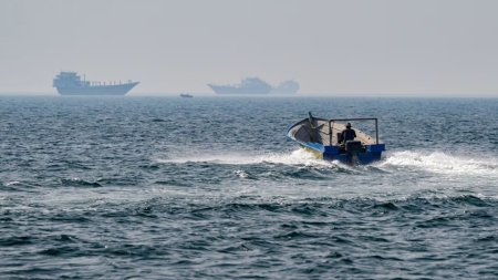 لندن: استهداف سفينة ثالثة بالقرب من مضيق هرمز الأربعاء