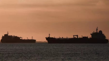 باريس: إغلاق مضيق هرمز يربك تجارة النفط والبدائل محدودة