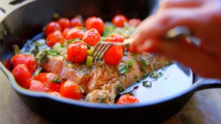 صحة: نظام غذائي يُبطئ شيخوخة الدماغ لأكثر من عامين.. ما أبرز الأطعمة فيه؟