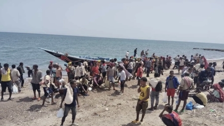 اليمن: وصول 200 مهاجر أفريقي غير شرعي على قارب تهريب إلى سواحل شبوة
