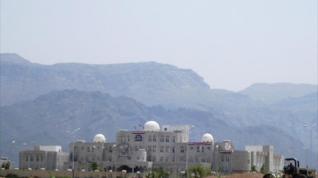 اليمن: إصابة مسؤول محلي في هجوم لمسلحين على مبنى محافظة الضالع