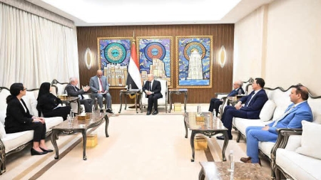 اليمن: العليمي يدعو لتحول مستدام في العمل الإغاثي ويتعهد بحماية موظفي الأمم المتحدة