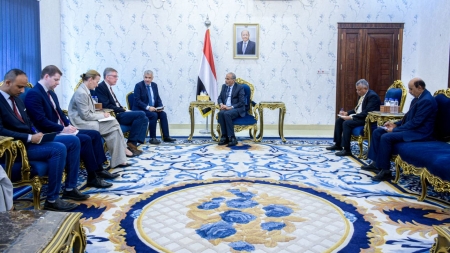 اليمن: الصبيحي يبحث مع وفد عسكري أممي أمن الملاحة ويتهم إيران بتهديد الممرات البحرية