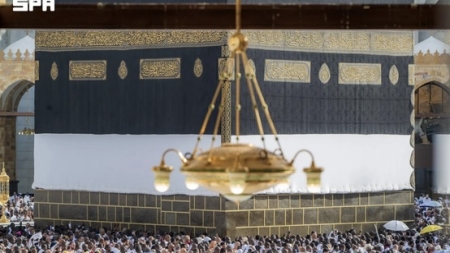 مكة: الحجاج يؤدون طواف الإفاضة بالمسجد الحرام
