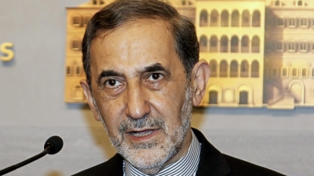 طهران: مستشار خامنئي يلوح بقدرة "المقاومة" على إغلاق مضيقي هرمز وباب المندب