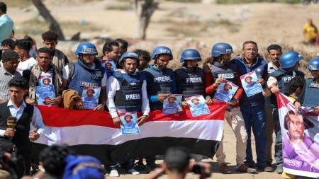 اليمن: في يوم الصحافة اليمنية.. نقابة الصحفيين تدعو إلى إنهاء الانتهاكات وإنقاذ القطاع الإعلامي من الانهيار