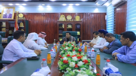 اليمن: مباحثات في المهرة لبدء التشغيل الأولي لمدينة الملك سلمان الطبية ومشاريع تنموية
