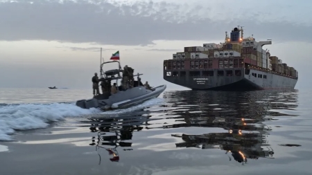 مضيق هرمز: «أكسيوس» يكشف هجوما إيرانيا على سفن تجارية وهيئة بريطانية تعلن إصابة ناقلة نفط قبالة عمان