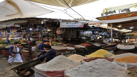 اليمن: ارتفاع أسعار المواد الغذائية في مناطق الحوثيين بنسبة 13% منذ فبراير الماضي