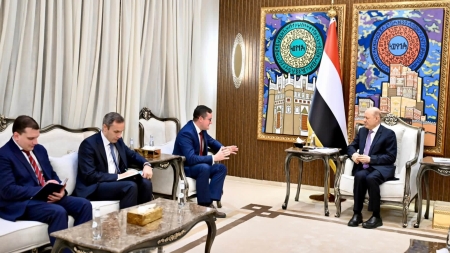 اليمن: العليمي يحذر من "انتهاك إيراني" جديد للسيادة قبيل جلسة طارئة لمجلس الأمن