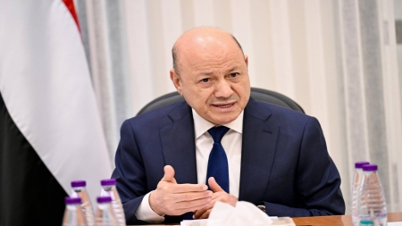 اليمن العليمي يعلن استهداف مدرج مطار صنعاء ويؤكد منع أي طائرة من انتهاك الأجواء اليمنية مستقبلًا اليمن العليمي يعلن استهداف مدرج مطار صنعاء ويؤكد منع أي طائرة من انتهاك الأجواء اليمنية مستقبلًا