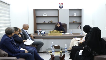 اليمن الحكومة تطالب المنظمات الدولية بمشاركة بيانات مشاريعها وتدعو لنقل مقارها إلى عدن اليمن الحكومة تطالب المنظمات الدولية بمشاركة بيانات مشاريعها وتدعو لنقل مقارها إلى عدن