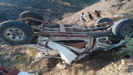 اليمن: وفاة وإصابة 20 شخصاً إثر سقوط مركبة من منحدر جبلي في ريمة