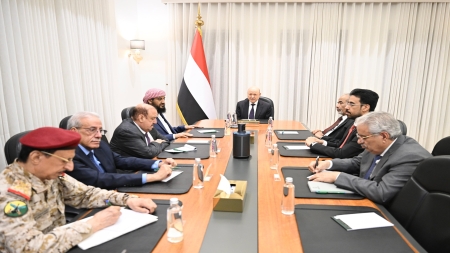 اليمن: مجلس الدفاع الوطني يقر إجراءات حاسمة لدعم معركة استعادة الدولة واستئناف تصدير النفط