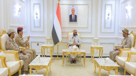 اليمن: العرادة يوجه برفع الجاهزية القتالية ويؤكد محورية معركة الدفاع عن الجمهورية