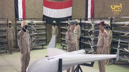 اليمن: الجيش يعرض طائرات مسيرة للمرة الأولى ووزير الدفاع يتفقد قدرات التصنيع العسكري