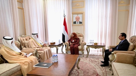 اليمن: وزيرة الخارجية تبحث مع سفير الكويت تعزيز التعاون وتؤكد تضامن الحكومة مع الكويت إزاء الهجمات الإيرانية