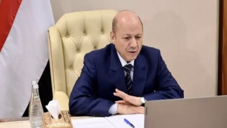 اليمن: العليمي يصدر حزمة قرارات عسكرية وأمنية تشمل قيادة القوات الجوية والدفاع الجوي