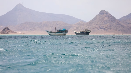 نيودلهي: تراجع الملاحة بمضيقي هرمز وباب المندب بعد إعلان الحوثيين مهاجمة ناقلة سعودية