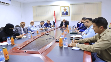 اليمن: توجيهات بتأمين المخزون الغذائي والرقابة على الأسواق في مناطق نفوذ الحكومة