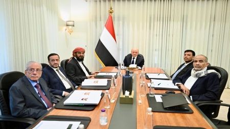 اليمن: المجلس الرئاسي يقر إجراءات ردع عسكرية واقتصادية ويتعهد باستعادة مؤسسات الدولة