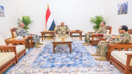 اليمن: طارق صالح يشدد على رفع جاهزية خفر السواحل لمكافحة التهريب البحري